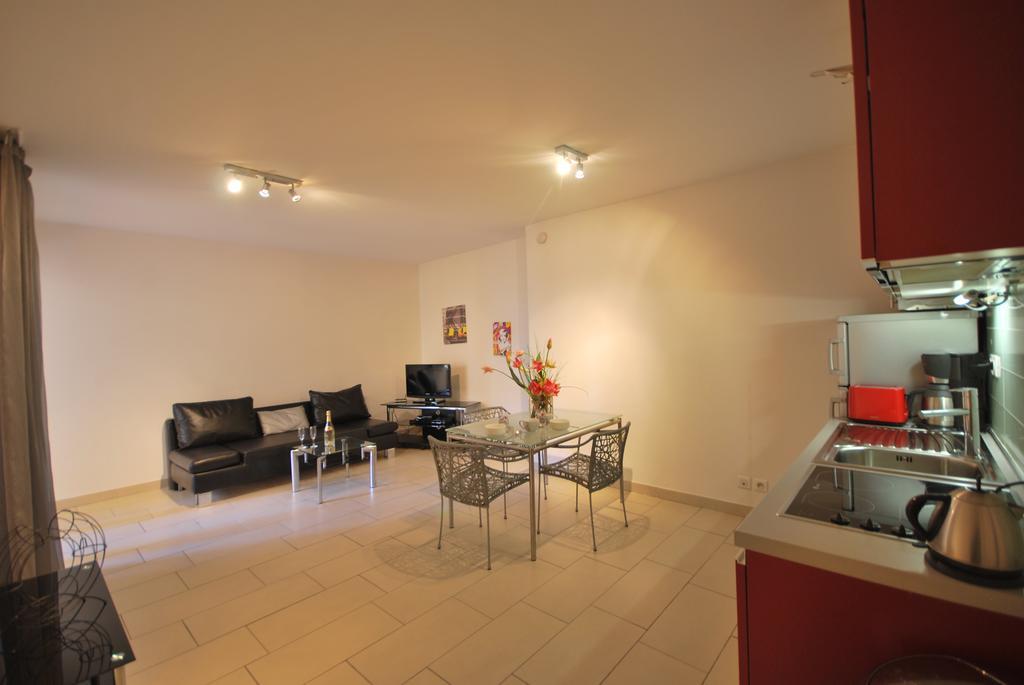 Le Vieux Port Apartments คานส์ ภายนอก รูปภาพ
