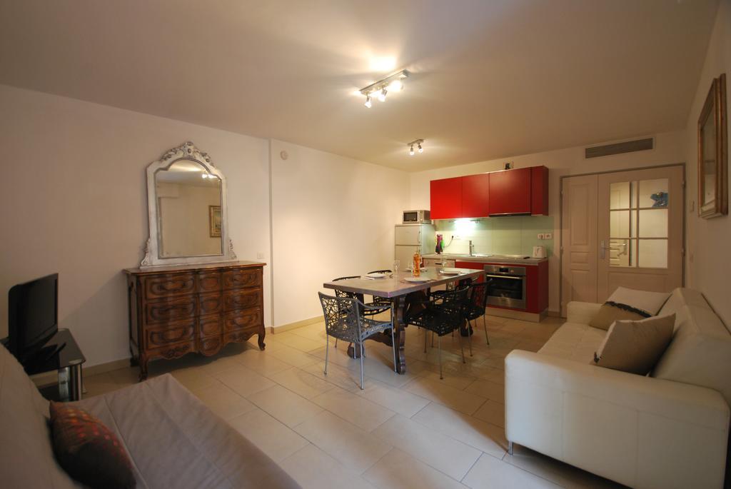 Le Vieux Port Apartments คานส์ ภายนอก รูปภาพ